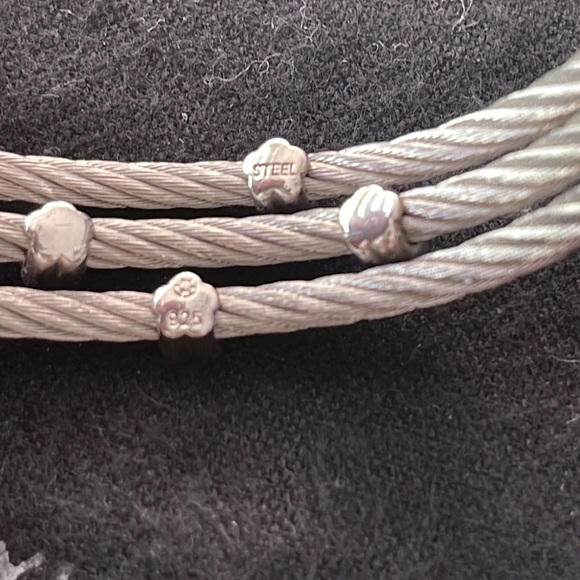 Beautiful triple cable bracelet with flowers 💎 🌸 . - Picture 5 of 5